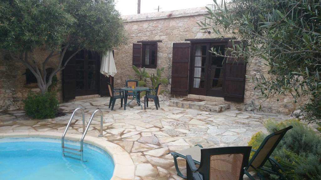 Kipseli Cottage Polis Exteriér fotografie